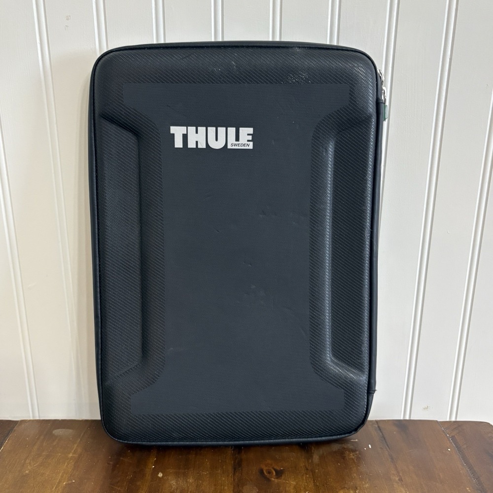 Thule Gauntlet 2.0 Sleeve for the 13-inch Apple MacBook Pro